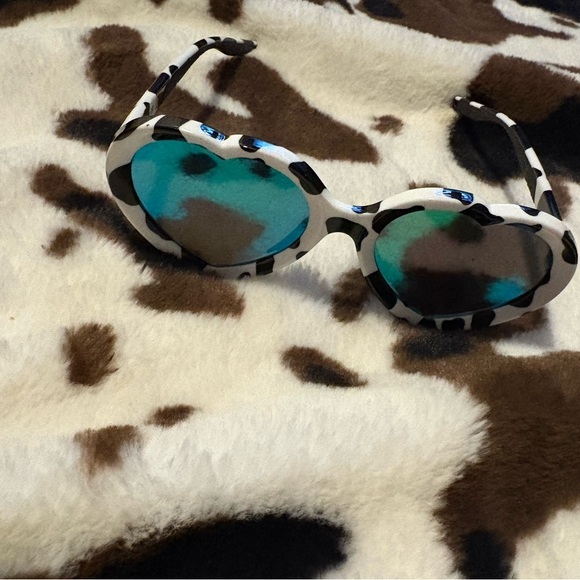 Pit Viper Green and Black Sunglasses with Bold Design - Picture 3 of 4